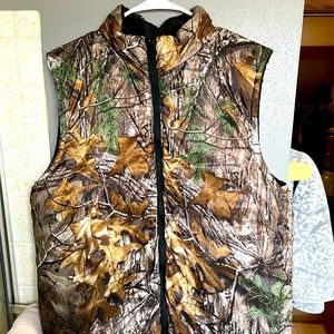 Realtree Reversible Puffer Vest black and camo